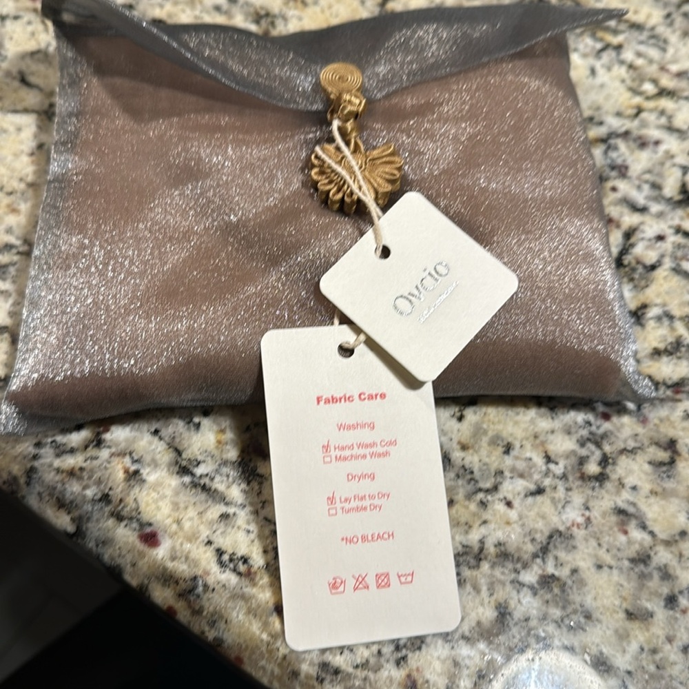 NEW Featherlight Cashmere Scarf Camel Ovcio Tissue Weight - Picture 3 of 3